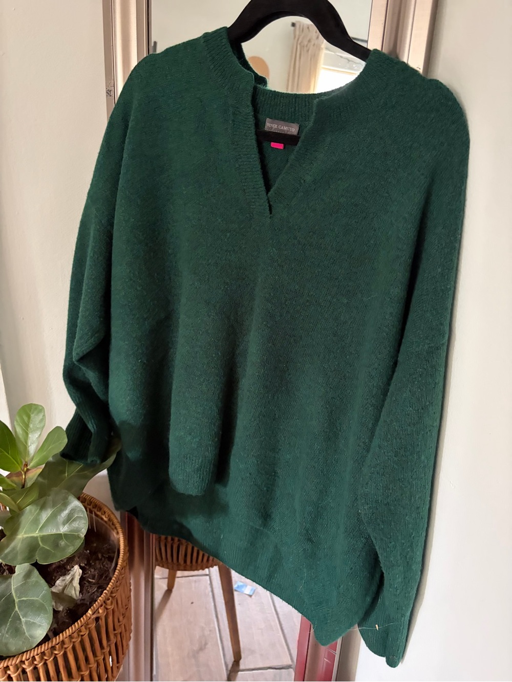 Vince Camuto Women’s Large Green V-Neck Sweater